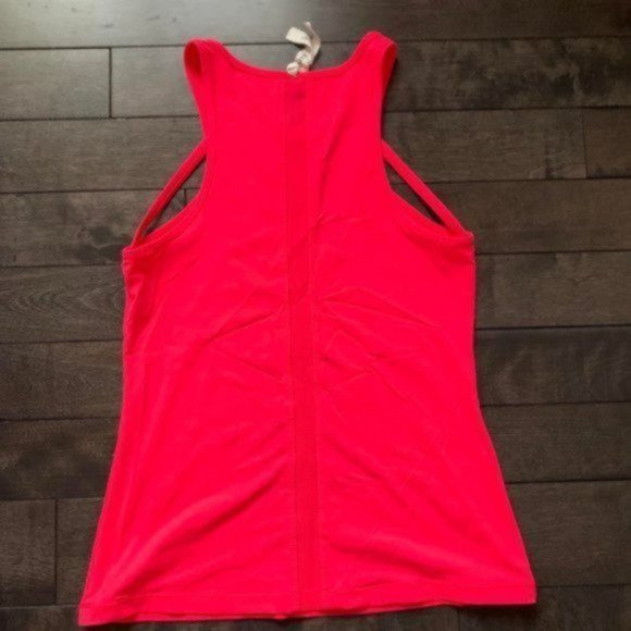 Lorna Jane Cut Out Tank - Picture 2 of 2